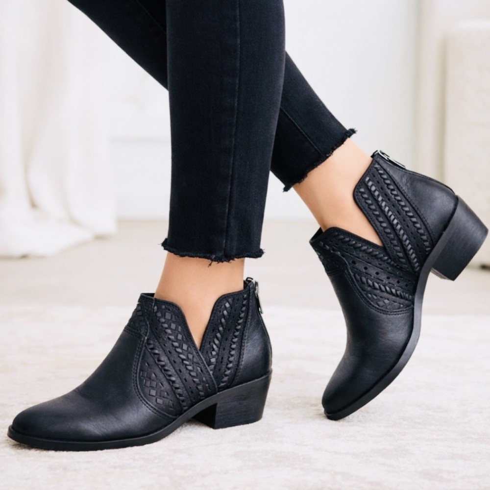 Vince Camuto Black Nubuck Leather Cutout Ankle Booties “Prasata” size 7.5
